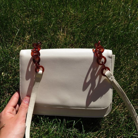 White Handbag with Amber Chainlink Strap - Picture 4 of 8